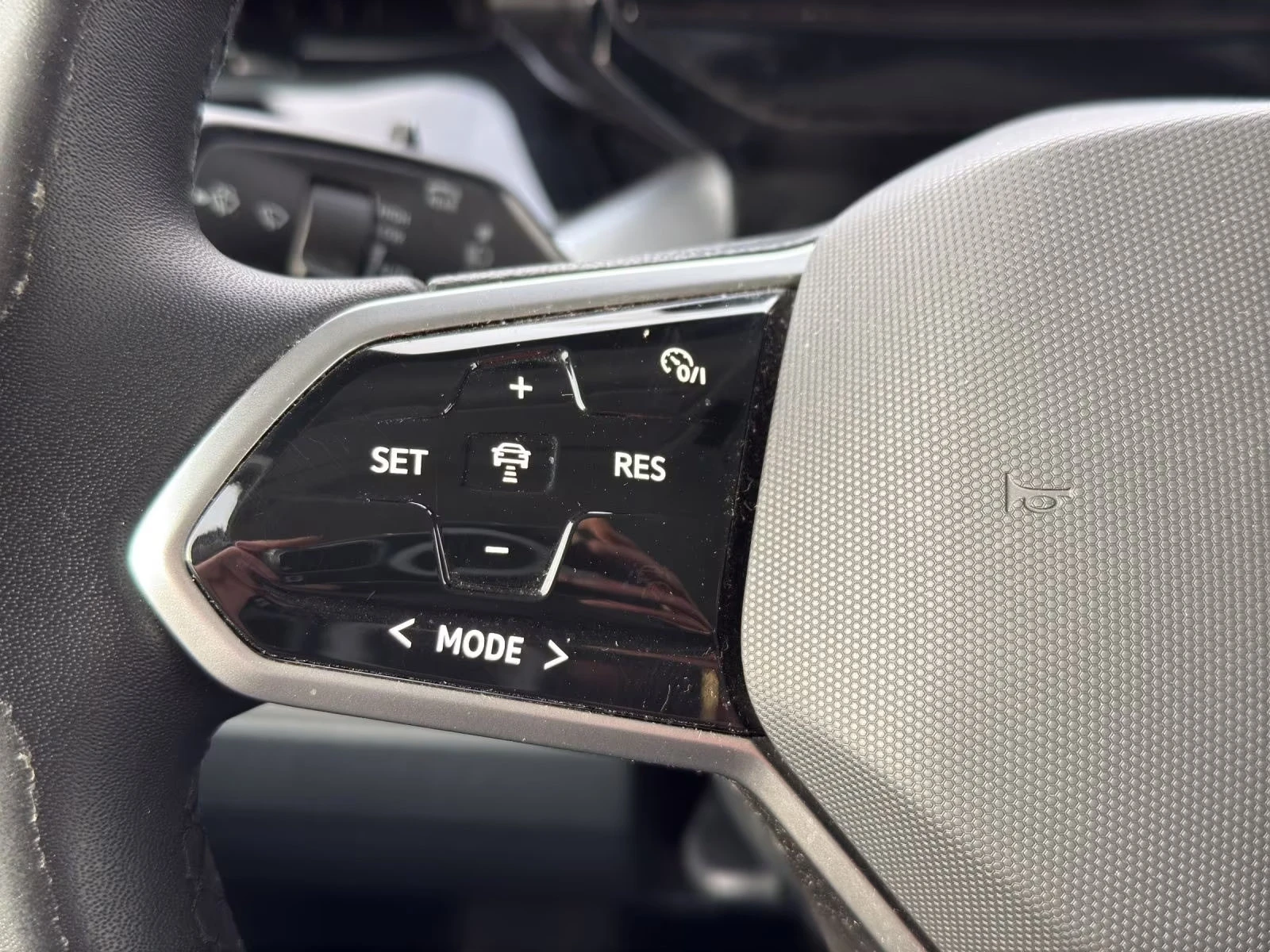 VW ID.Buzz PRO/204HP/MATRIX/AHK/360/NAVI/LED/ACC/404q, снимка 11 - Автомобили и джипове - 54911535