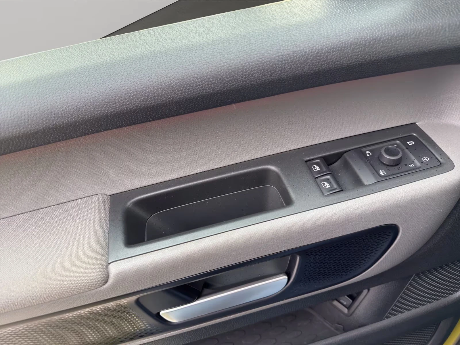 VW ID.Buzz PRO/204HP/MATRIX/AHK/360/NAVI/LED/ACC/404q, снимка 15 - Автомобили и джипове - 54911535