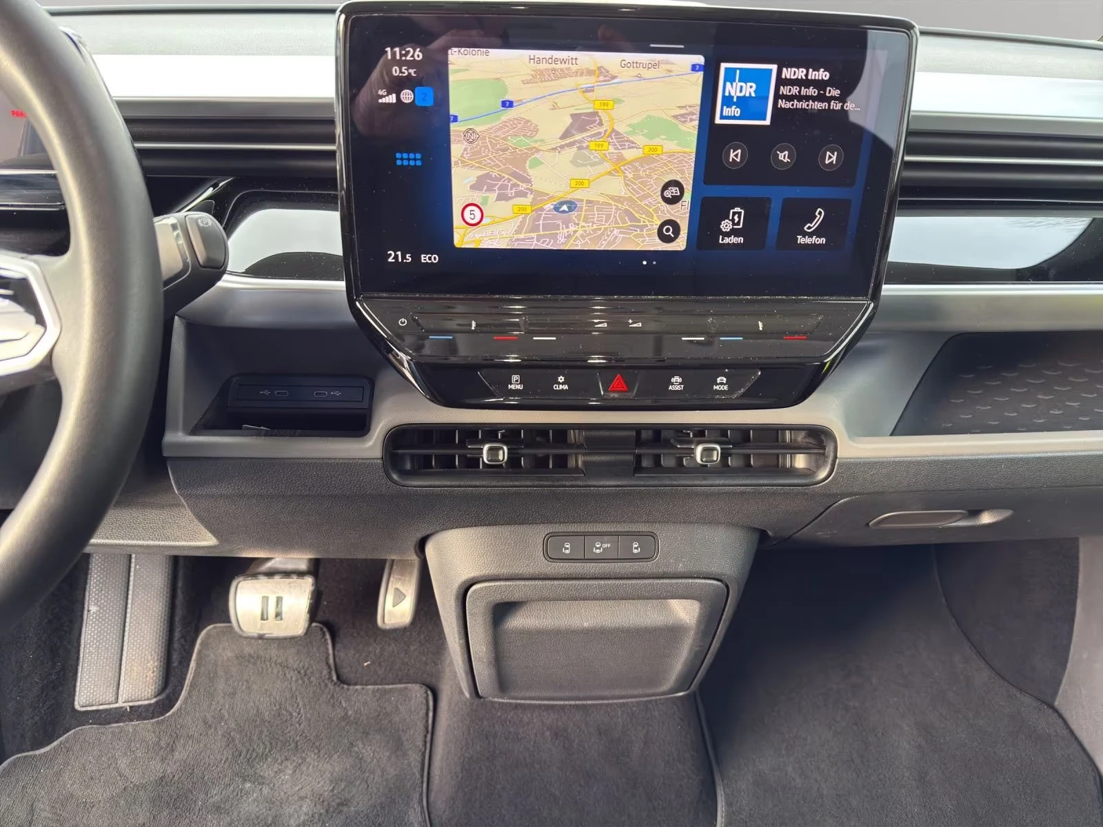 VW ID.Buzz PRO/204HP/MATRIX/AHK/360/NAVI/LED/ACC/404q, снимка 14 - Автомобили и джипове - 54911535