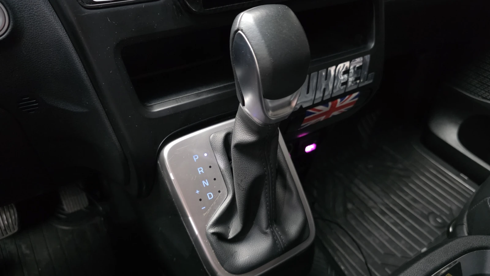 Hyundai Staria Modern* BLIND SPOT* ПОДГРЕВ ВОЛАН* КРАЙНА ЦЕНА, снимка 9 - Автомобили и джипове - 55348315