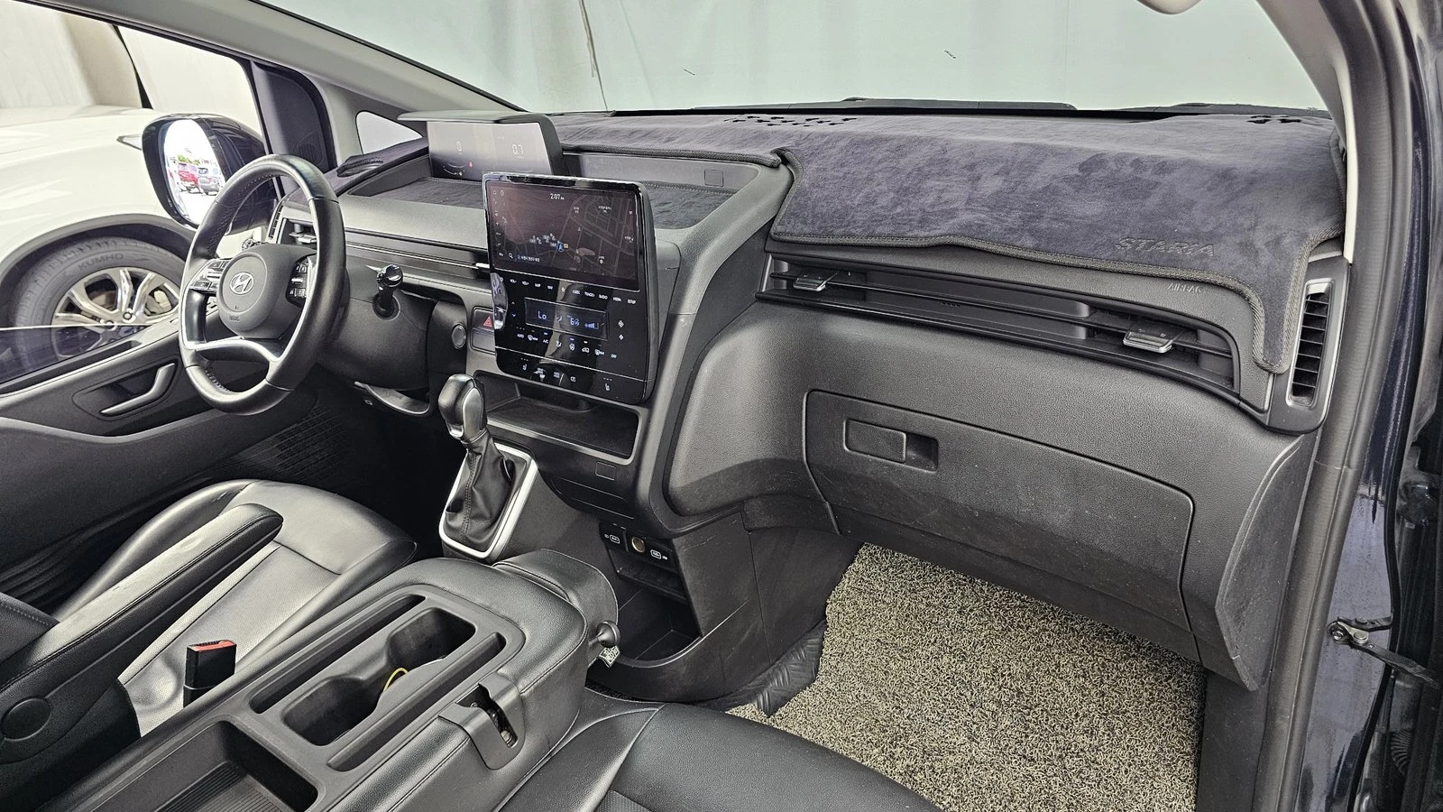 Hyundai Staria Modern* BLIND SPOT* ПОДГРЕВ ВОЛАН* КРАЙНА ЦЕНА, снимка 7 - Автомобили и джипове - 55348315