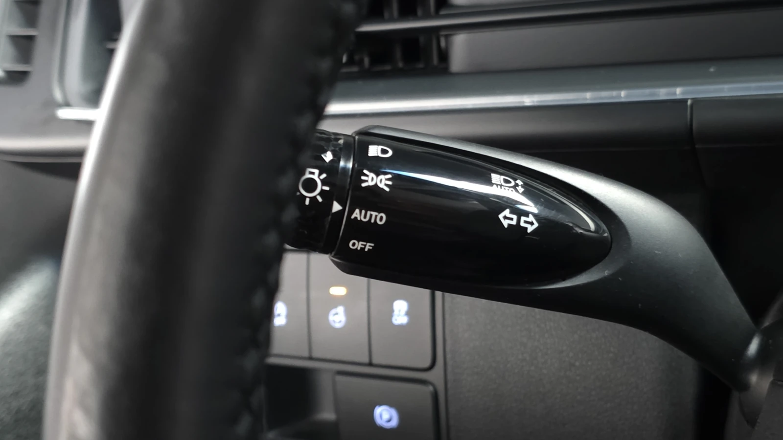 Hyundai Staria Modern* BLIND SPOT* ПОДГРЕВ ВОЛАН* КРАЙНА ЦЕНА, снимка 15 - Автомобили и джипове - 55348315