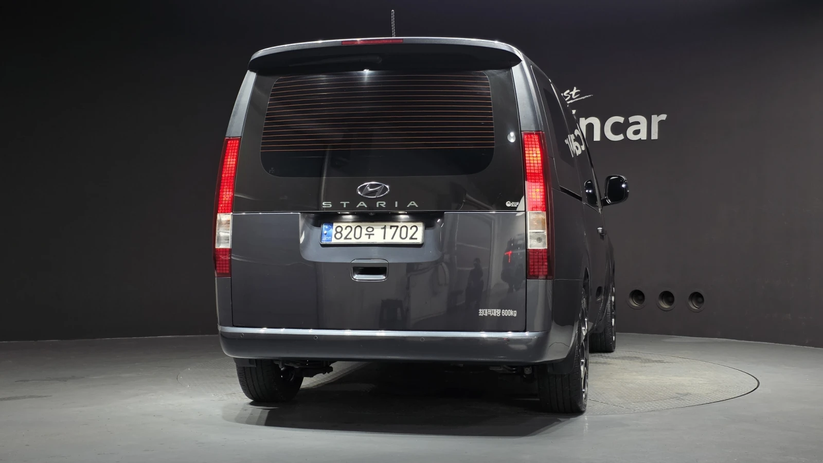 Hyundai Staria Modern* BLIND SPOT* ПОДГРЕВ ВОЛАН* КРАЙНА ЦЕНА, снимка 4 - Автомобили и джипове - 55348315