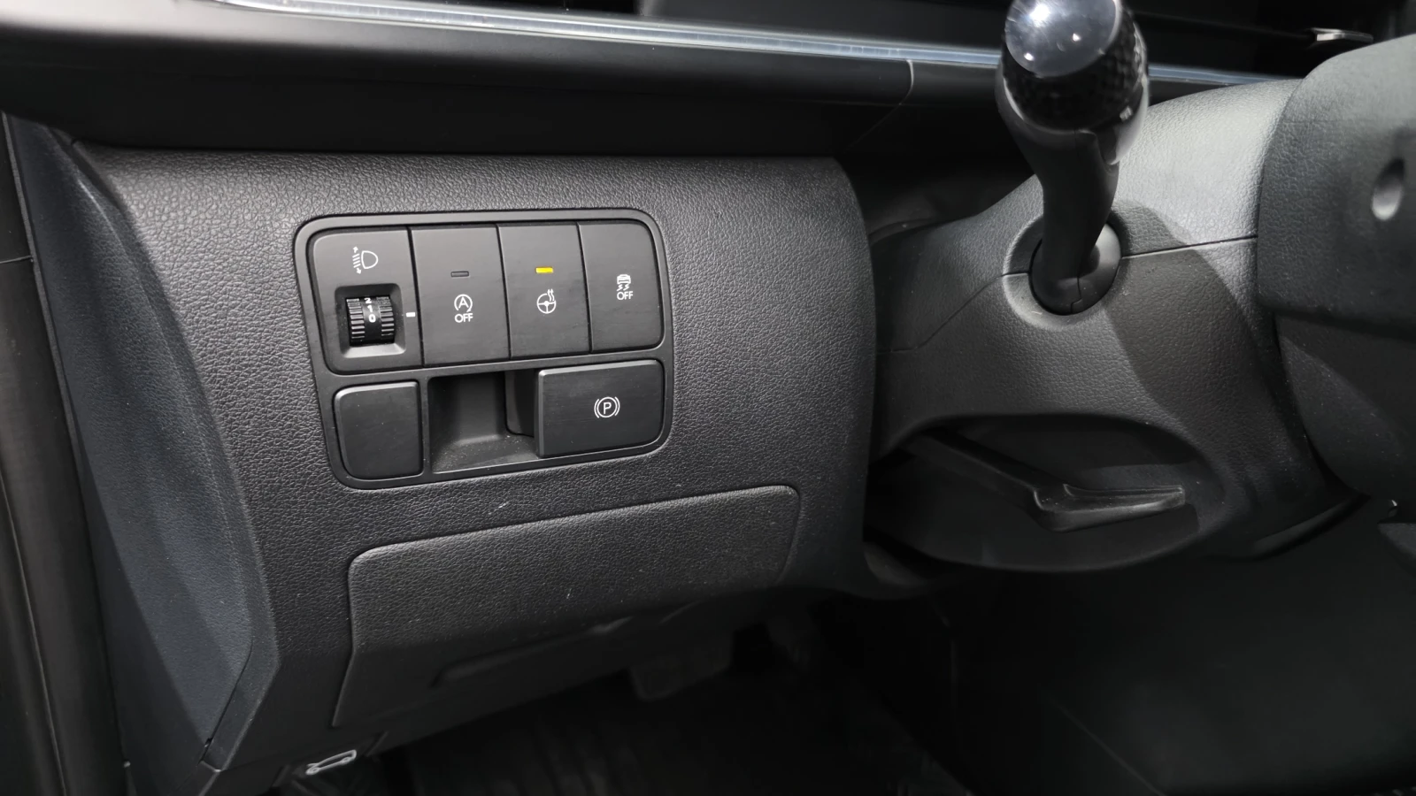 Hyundai Staria Modern* BLIND SPOT* ПОДГРЕВ ВОЛАН* КРАЙНА ЦЕНА, снимка 14 - Автомобили и джипове - 55348315
