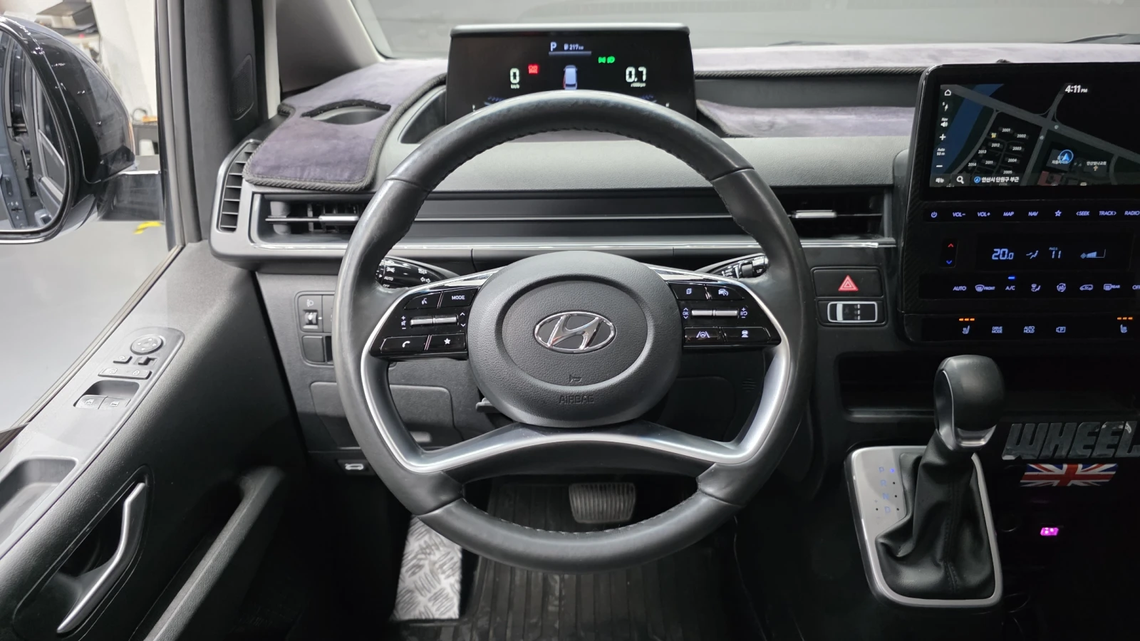 Hyundai Staria Modern* BLIND SPOT* ПОДГРЕВ ВОЛАН* КРАЙНА ЦЕНА, снимка 13 - Автомобили и джипове - 55348315