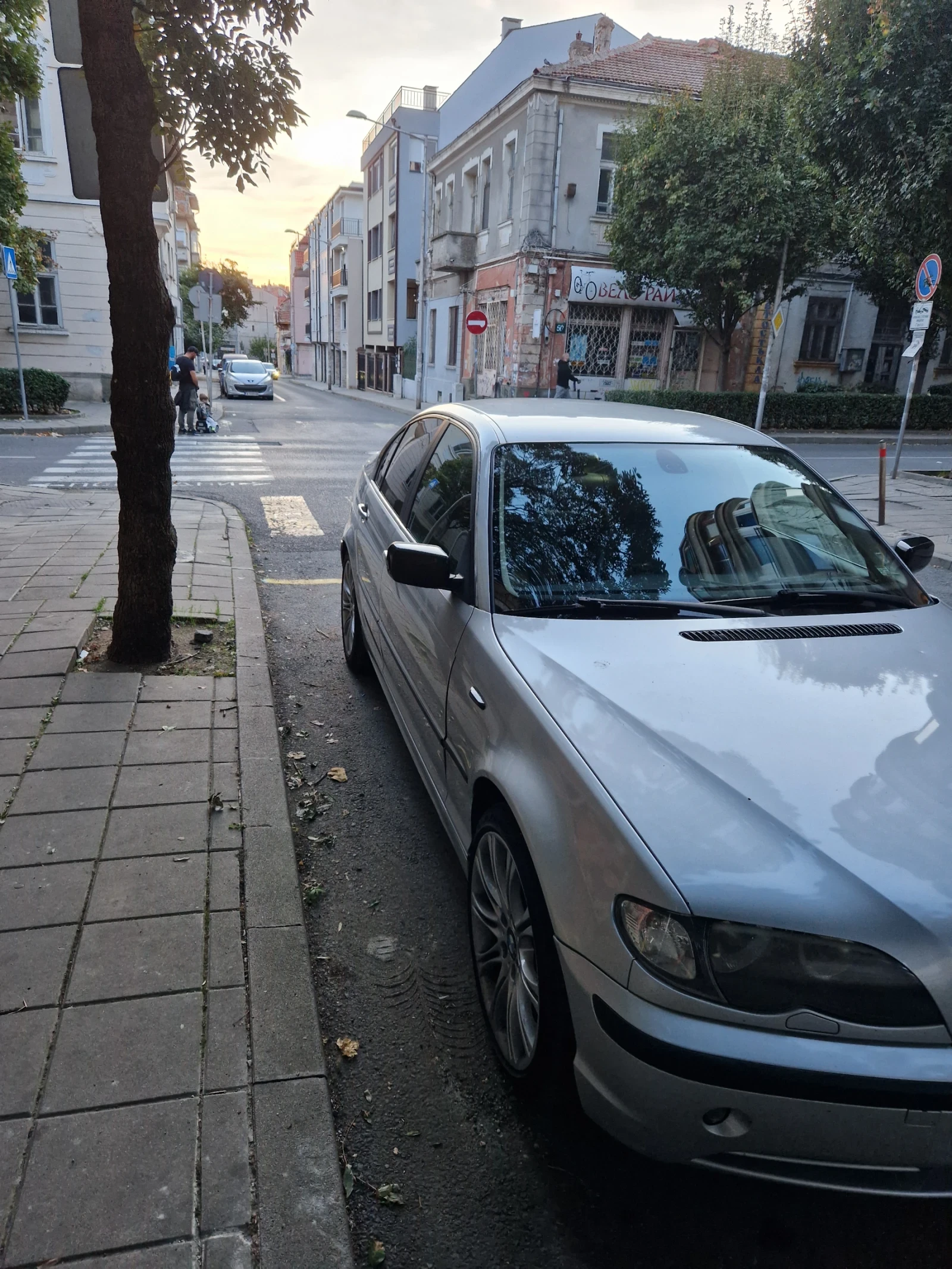 BMW 330 330 Газ-бензин, снимка 4 - Автомобили и джипове - 55458192