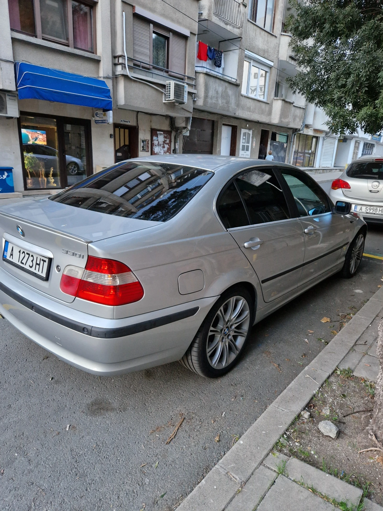 BMW 330 330 Газ-бензин, снимка 2 - Автомобили и джипове - 55458192