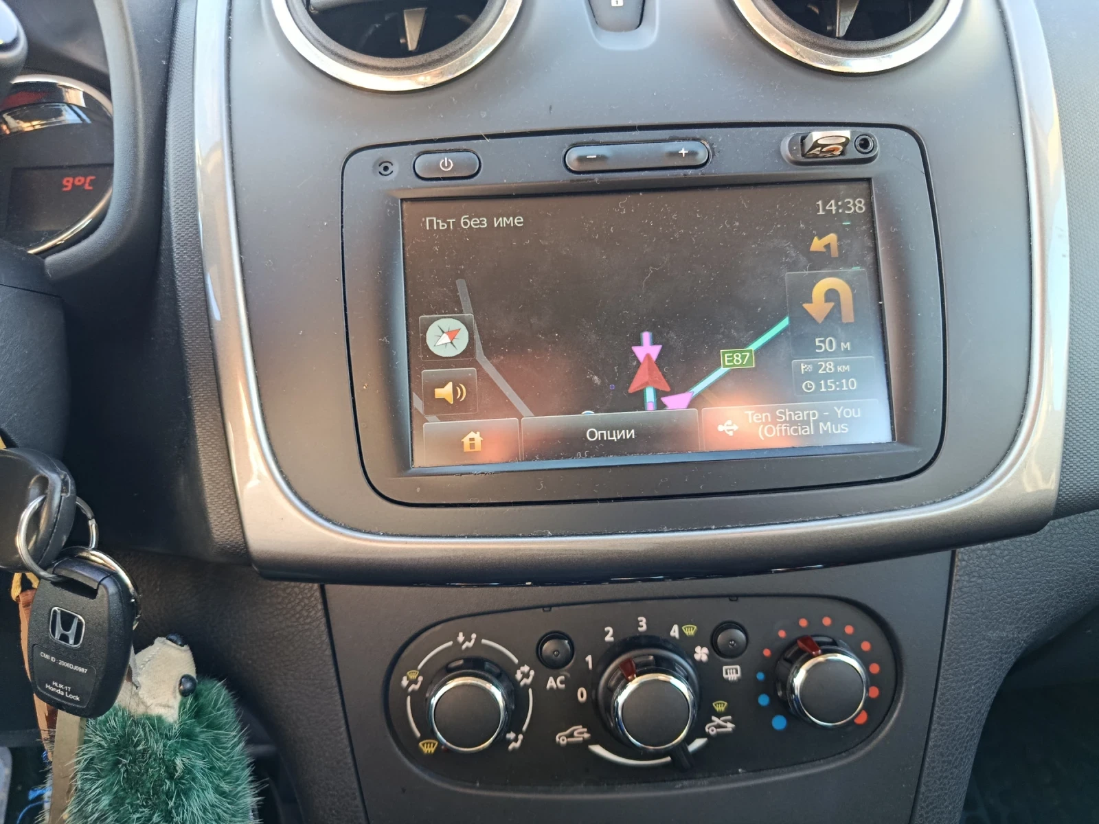 Dacia Sandero, снимка 8 - Автомобили и джипове - 55594882