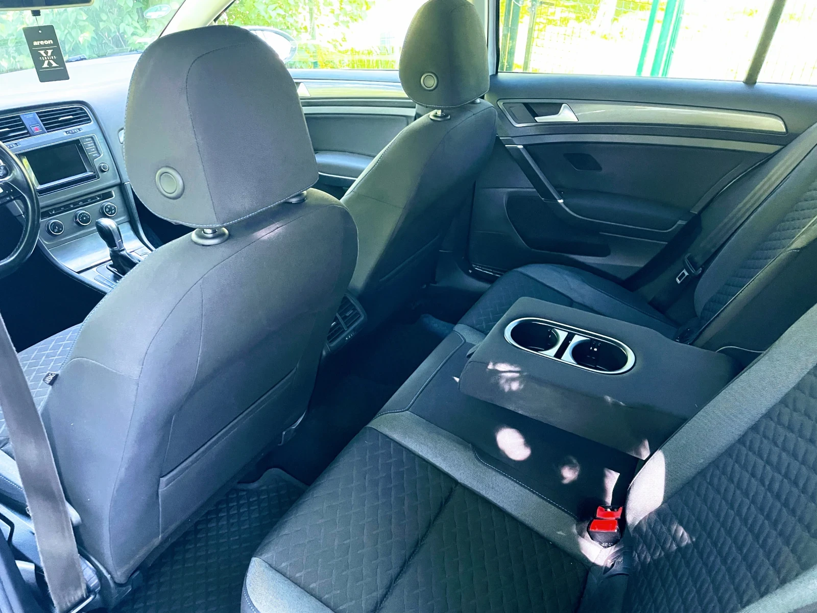 VW Golf 1.6 TDI DSG 7, снимка 11 - Автомобили и джипове - 55754504