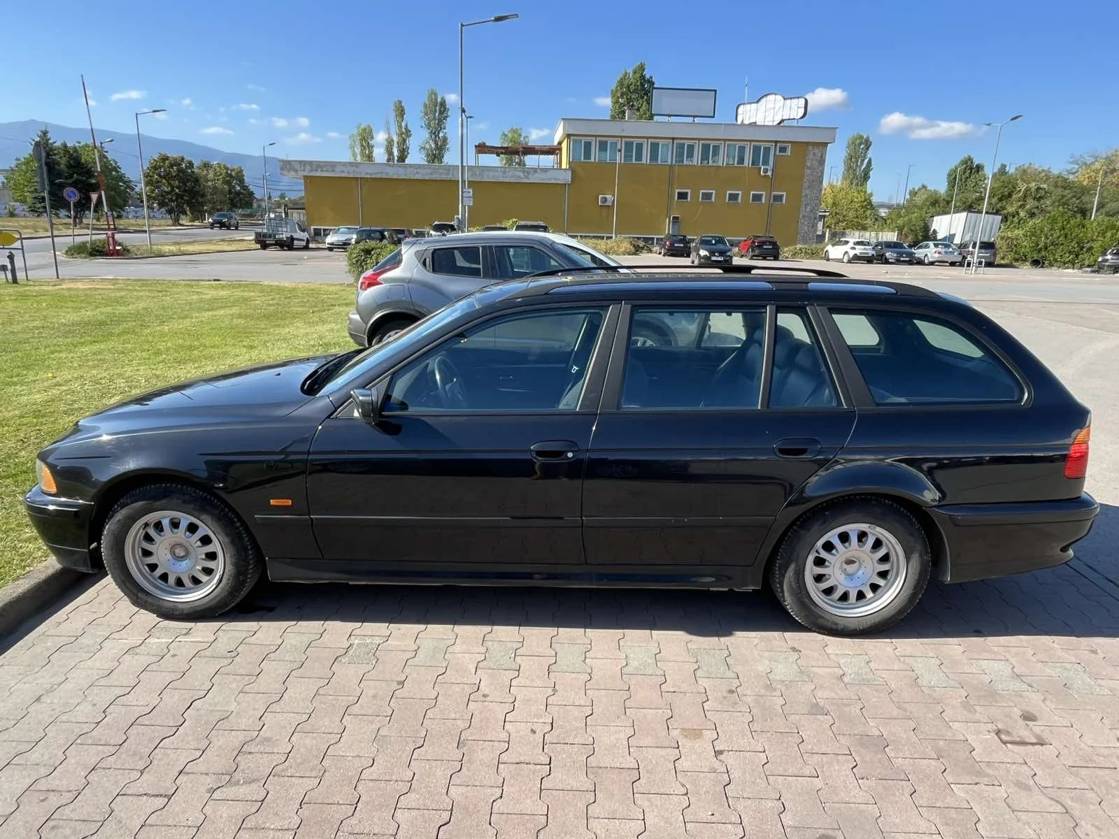 BMW 525 i, снимка 6 - Автомобили и джипове - 56075126