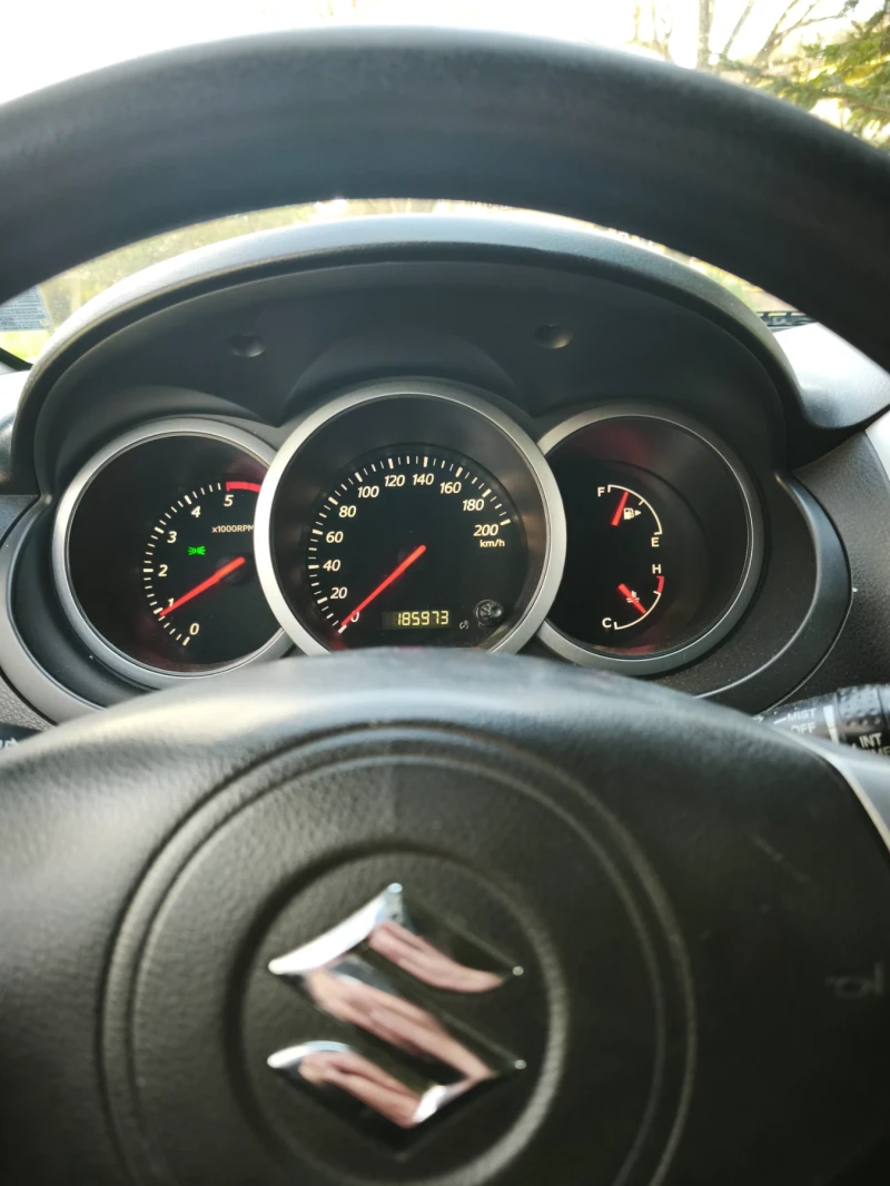 Suzuki Grand vitara 1.9DDiS, снимка 11 - Автомобили и джипове - 52944390