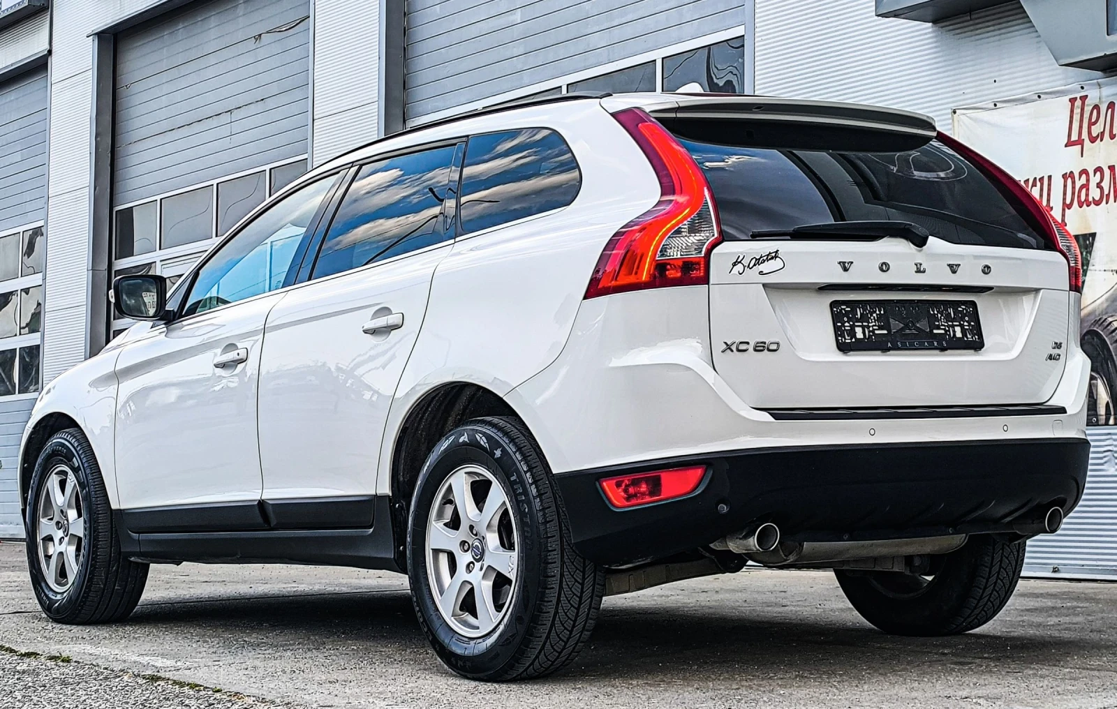 Volvo XC60 2.4d ПАНОРАМА АВТОМАТ 163000КМ - изображение 4