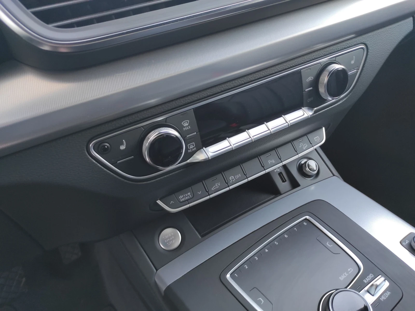 Audi Q5 2.0TFSI-e* Matrix* Air suspension* S-line* , снимка 12 - Автомобили и джипове - 53623228