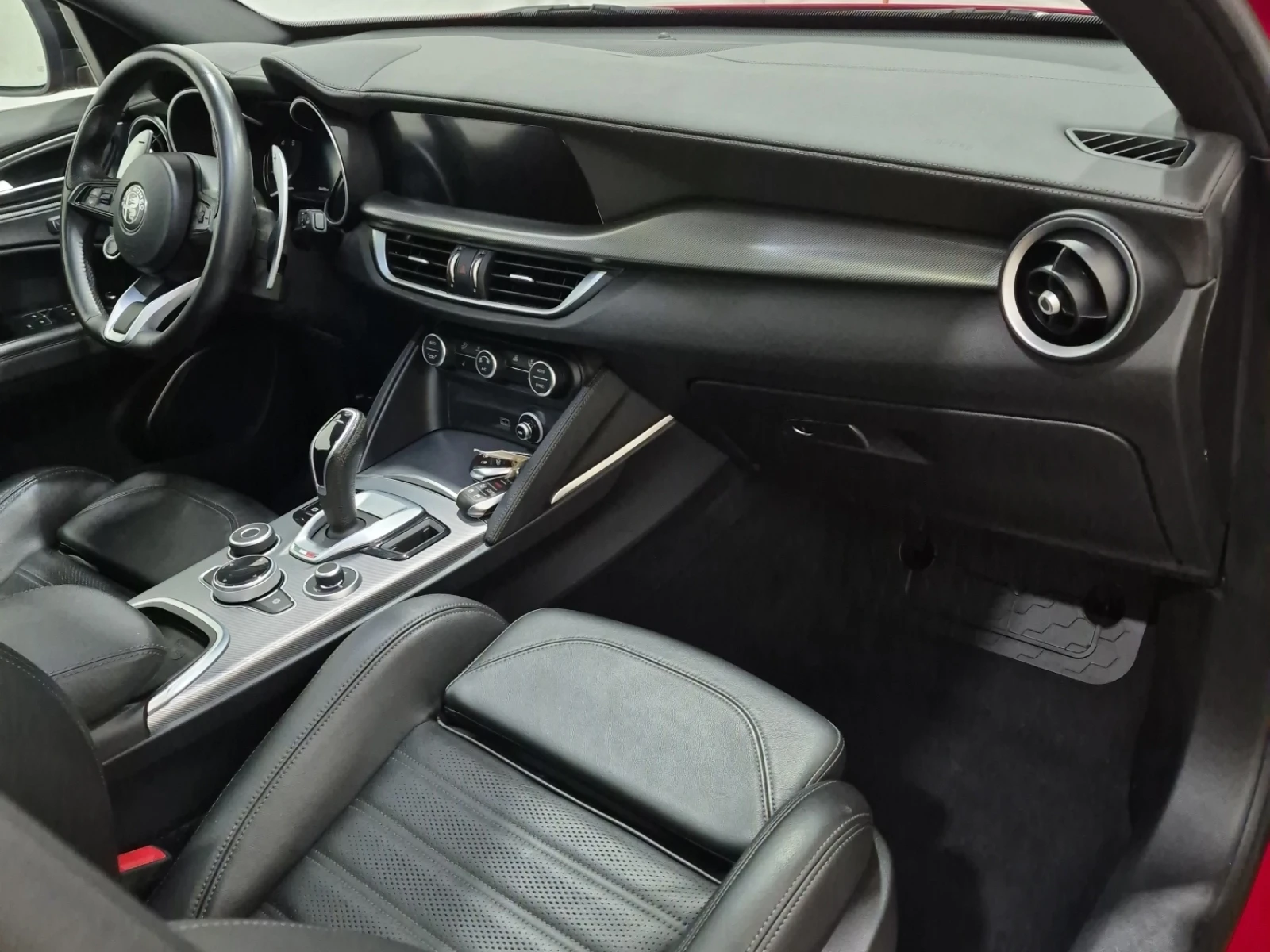 Alfa Romeo Stelvio VELOCE AWD 280кс * Възможност за Лизинг* , снимка 8 - Автомобили и джипове - 53775672