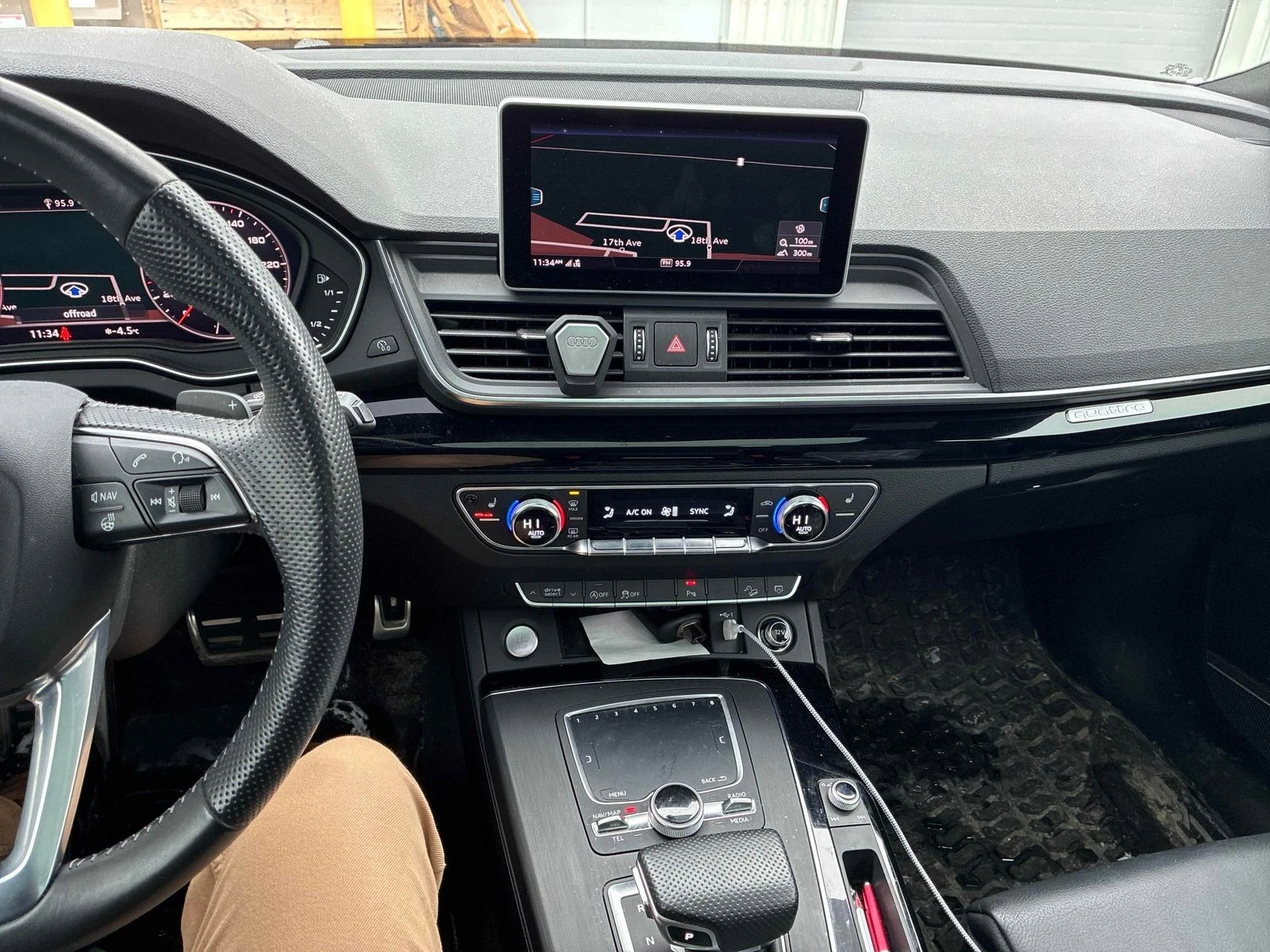 Audi Q5 TECHNIK С РЕГИСТРАЦИЯ & АВТО КРЕДИТ, снимка 8 - Автомобили и джипове - 53900240