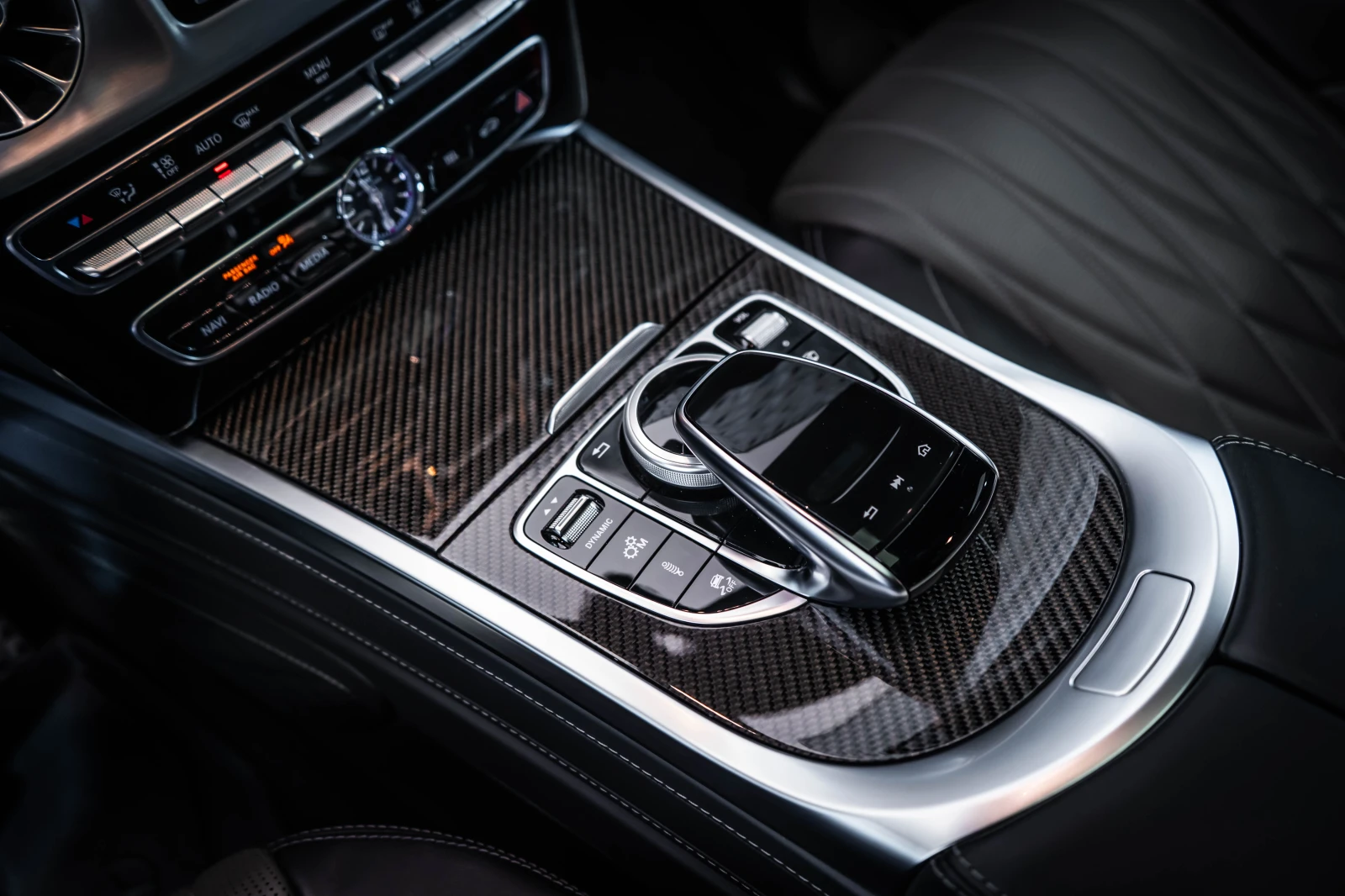 Mercedes-Benz G 63 AMG Manufaktur* Burmester* Carbon, снимка 10 - Автомобили и джипове - 54041015