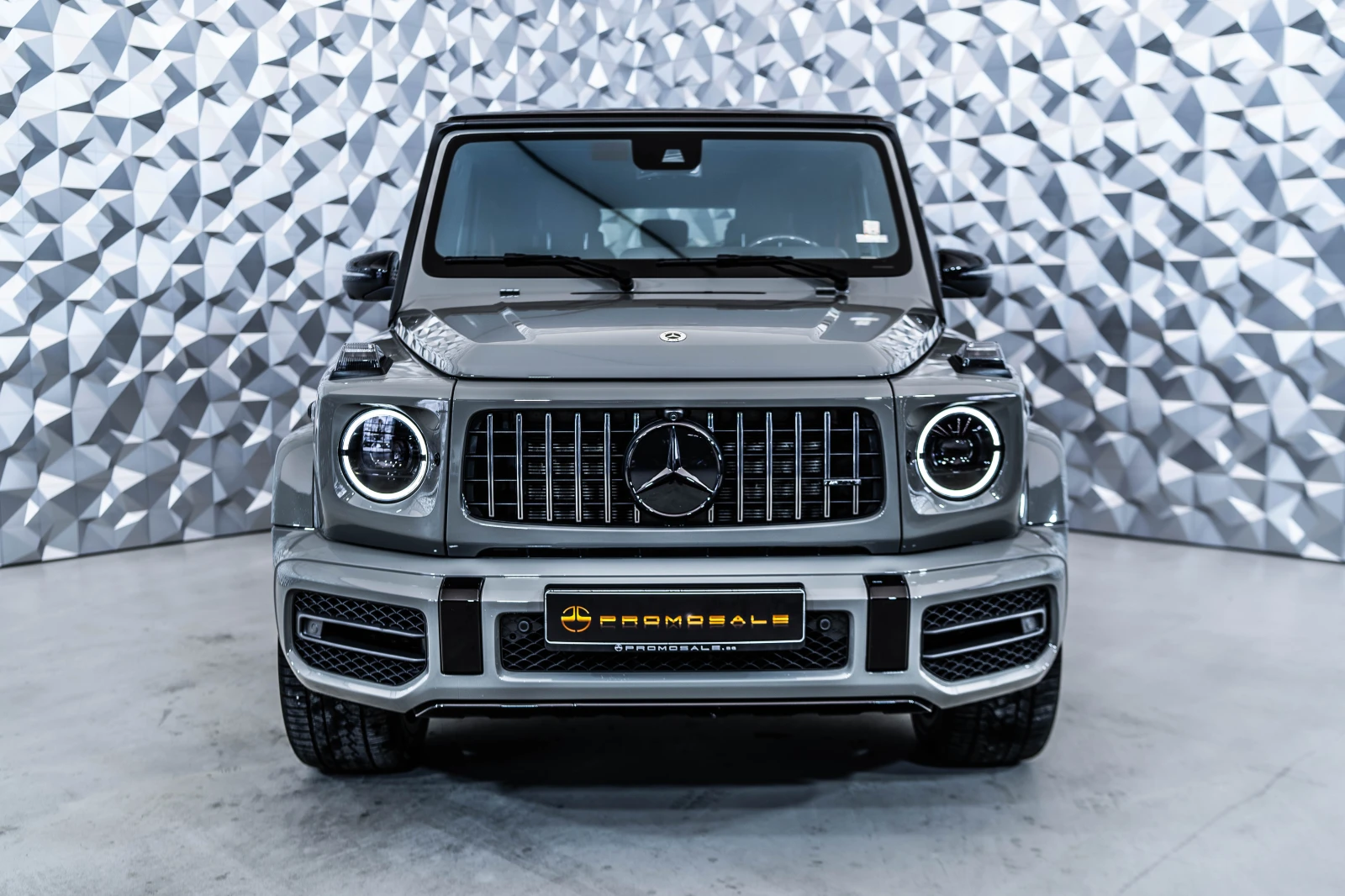 Mercedes-Benz G 63 AMG Manufaktur* Burmester* Carbon, снимка 2 - Автомобили и джипове - 54041015