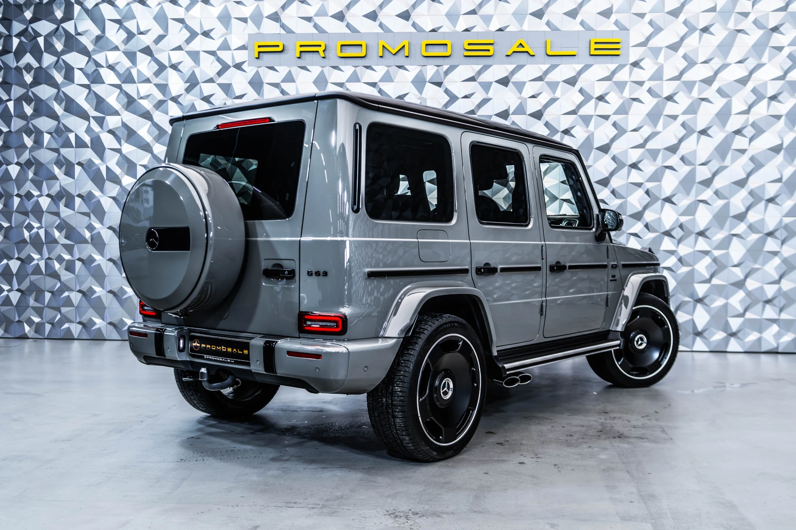 Mercedes-Benz G 63 AMG Manufaktur* Burmester* Carbon, снимка 4 - Автомобили и джипове - 54041015
