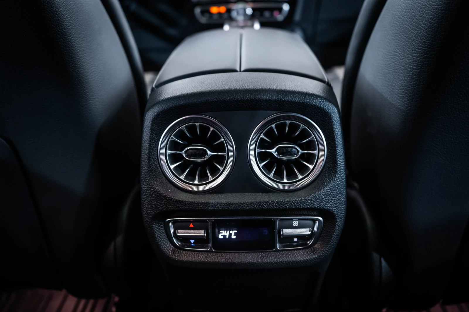 Mercedes-Benz G 63 AMG Manufaktur* Burmester* Carbon, снимка 15 - Автомобили и джипове - 54041015