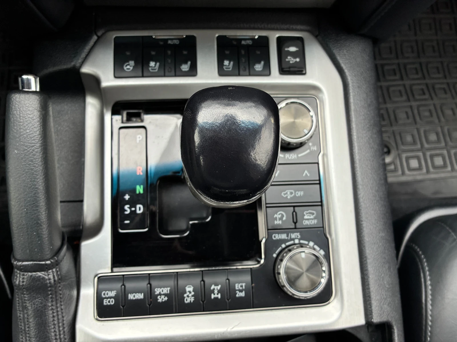 Toyota Land cruiser 200/V8/Facelift, снимка 16 - Автомобили и джипове - 54484812