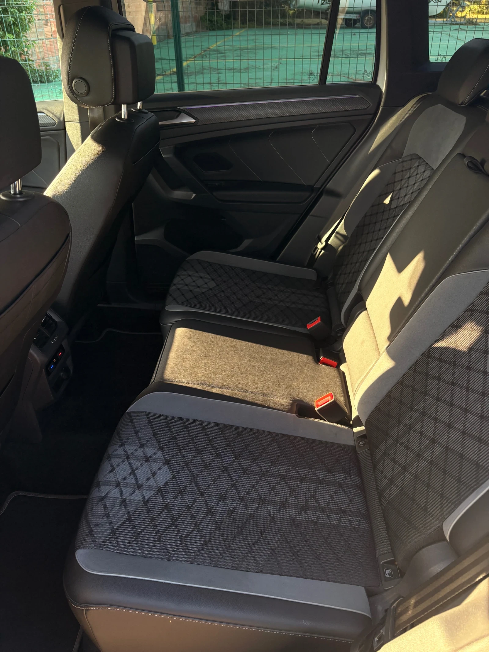 VW Tiguan  R-line , снимка 10 - Автомобили и джипове - 55104517