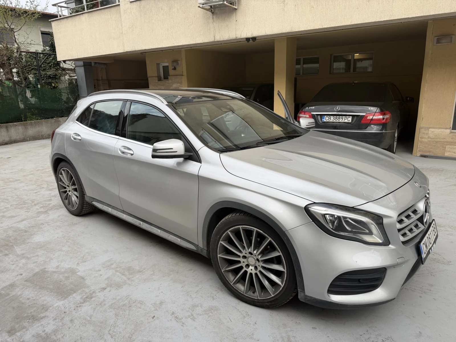 Mercedes-Benz GLA 200 200d 4MATIC 7G-DCT панорама