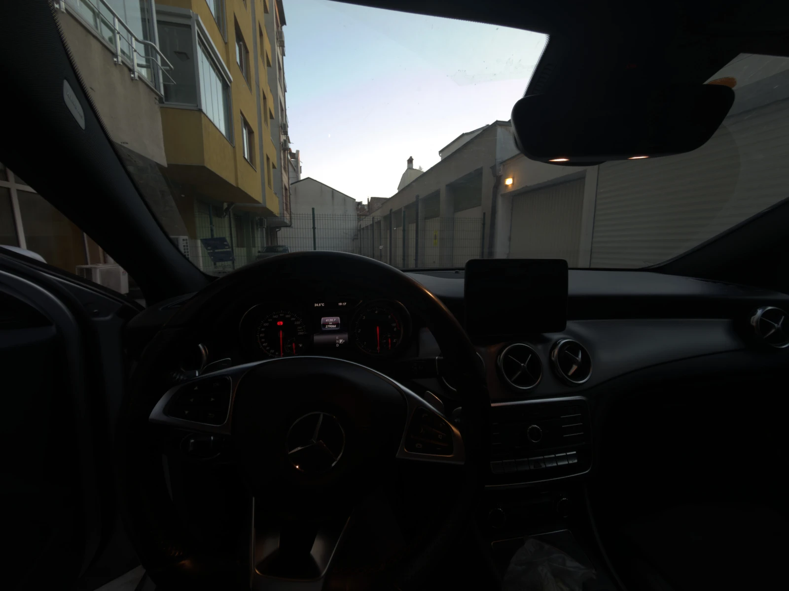 Mercedes-Benz GLA 200, снимка 14 - Автомобили и джипове - 56232058