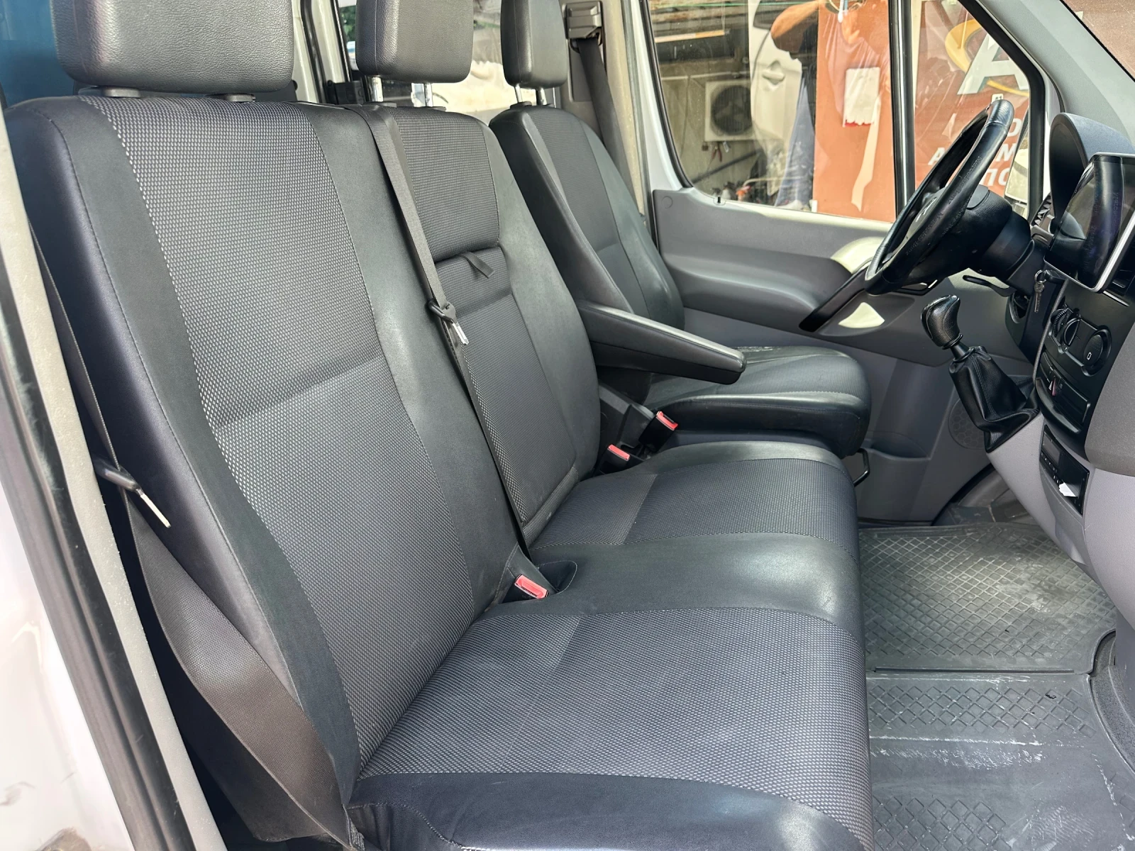 Mercedes-Benz Sprinter 209  7 местен-ТОП състяние, снимка 15 - Бусове и автобуси - 54999832