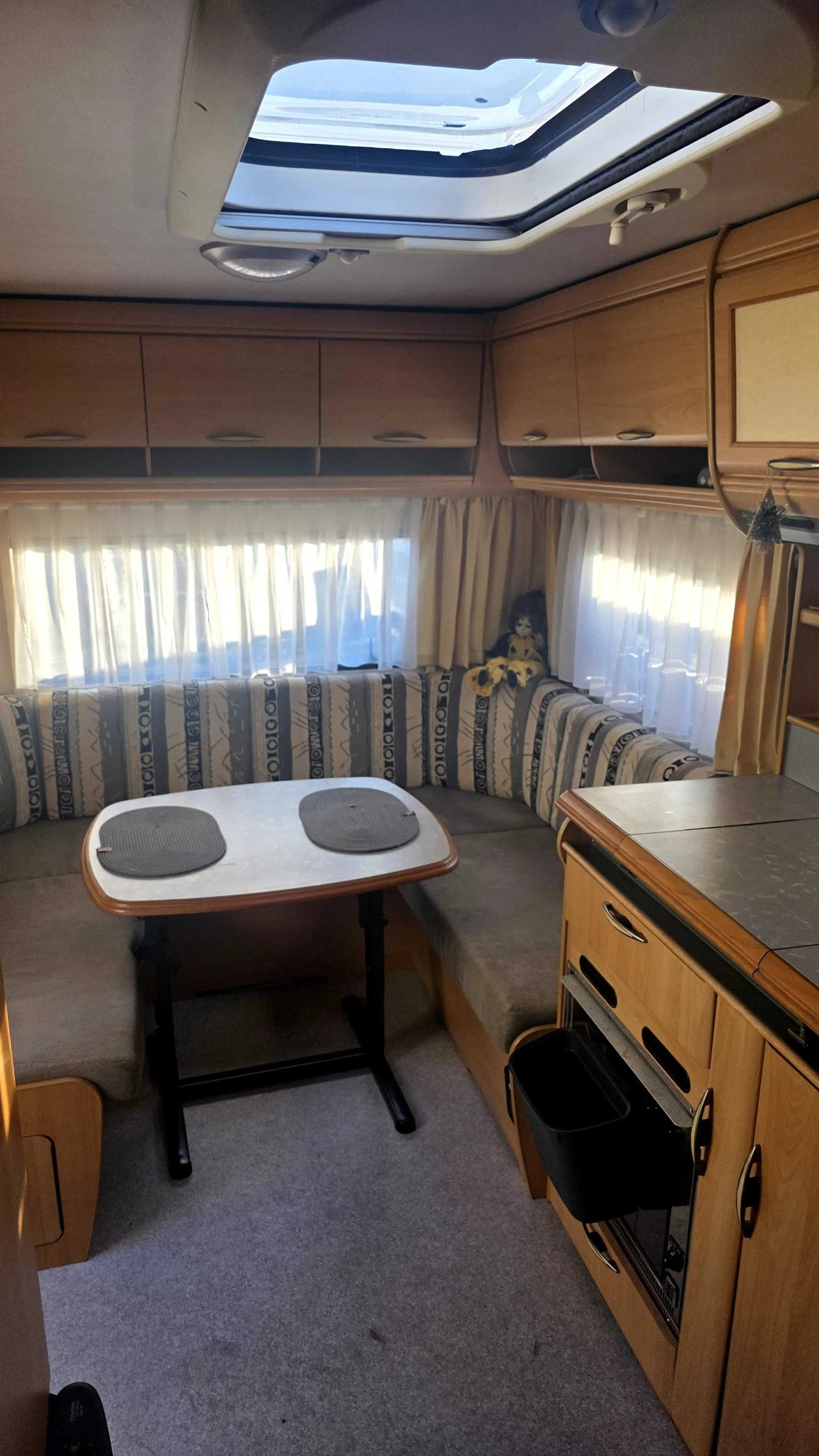 Каравана HYMER / ERIBA Swing, снимка 2 - Каравани и кемпери - 55413155