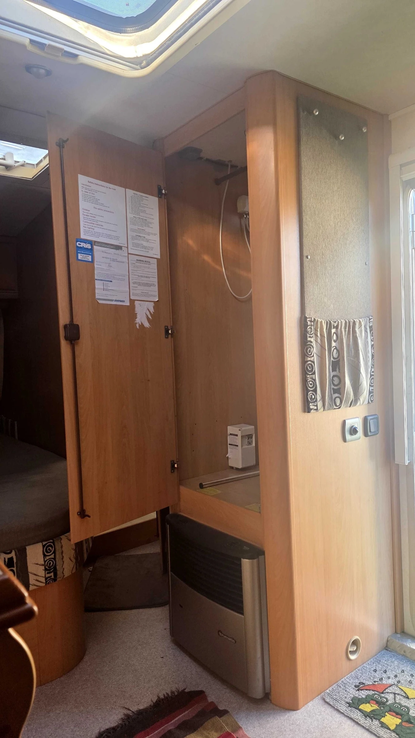 Каравана HYMER / ERIBA Swing, снимка 7 - Каравани и кемпери - 55413155
