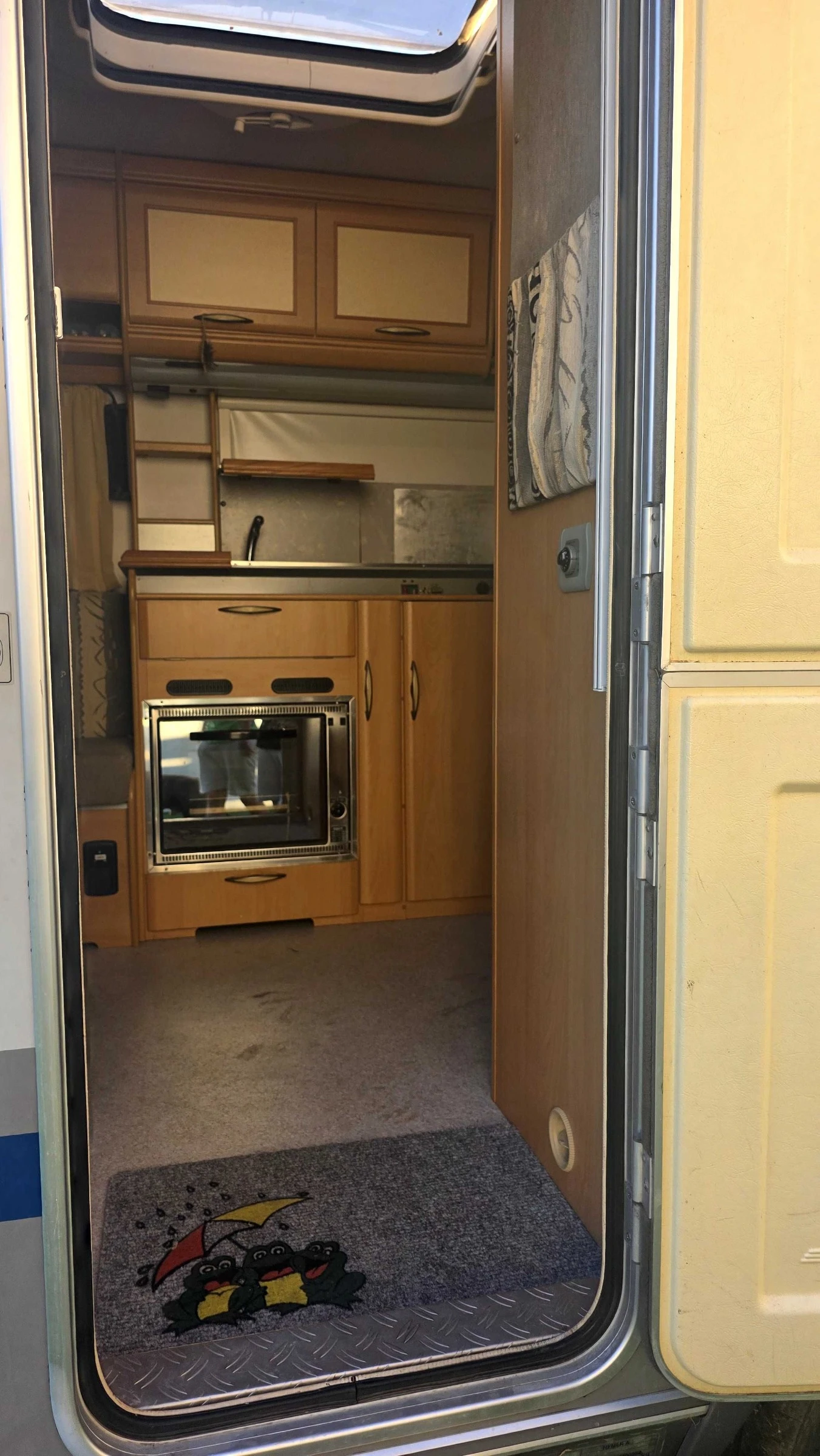 Каравана HYMER / ERIBA Swing, снимка 6 - Каравани и кемпери - 55413155