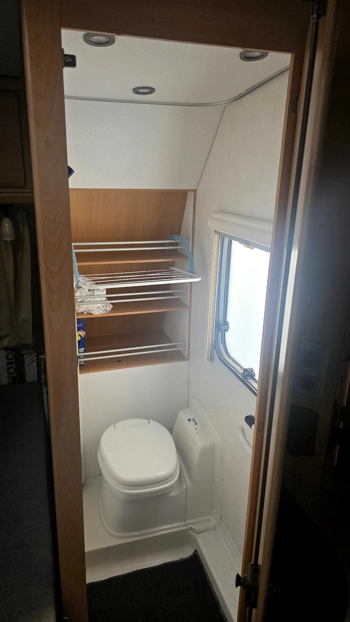 Каравана HYMER / ERIBA Swing, снимка 8 - Каравани и кемпери - 55413155