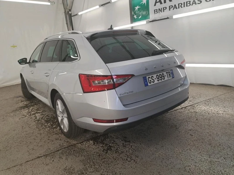 Skoda Superb Combi 2.0 TDI Business ЧИСТО НОВА , снимка 4 - Автомобили и джипове - 47497878