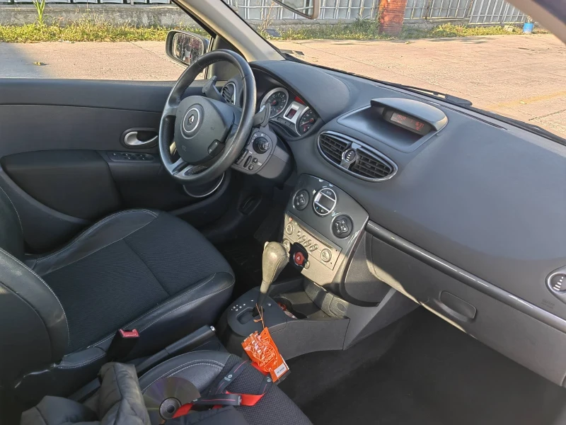 Renault Clio, снимка 3 - Автомобили и джипове - 47693885