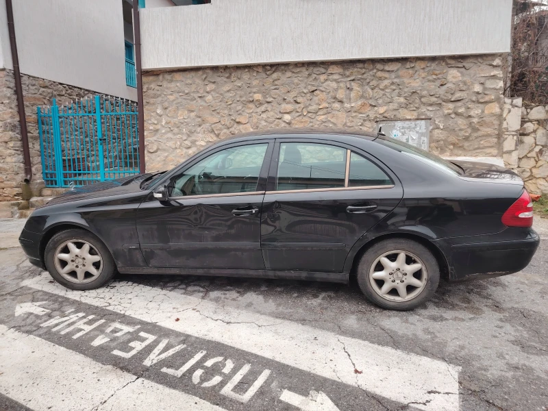 Mercedes-Benz E 220, снимка 2 - Автомобили и джипове - 48250937