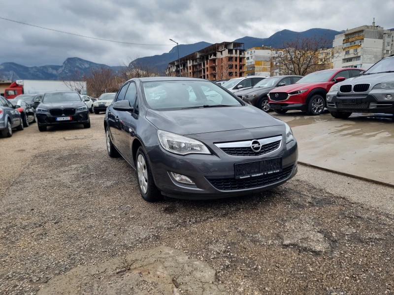 Opel Astra 1.4I, снимка 9 - Автомобили и джипове - 49531905