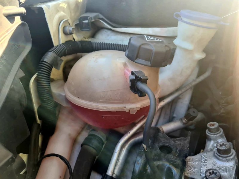 Peugeot 2008 1.6EHDI-АВТОМАТ, БЯЛА ПЕРЛА, ПАНОРАМА, снимка 7 - Автомобили и джипове - 52023254