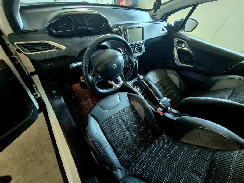 Peugeot 2008 1.6EHDI-АВТОМАТ, БЯЛА ПЕРЛА, ПАНОРАМА, снимка 15 - Автомобили и джипове - 52023254