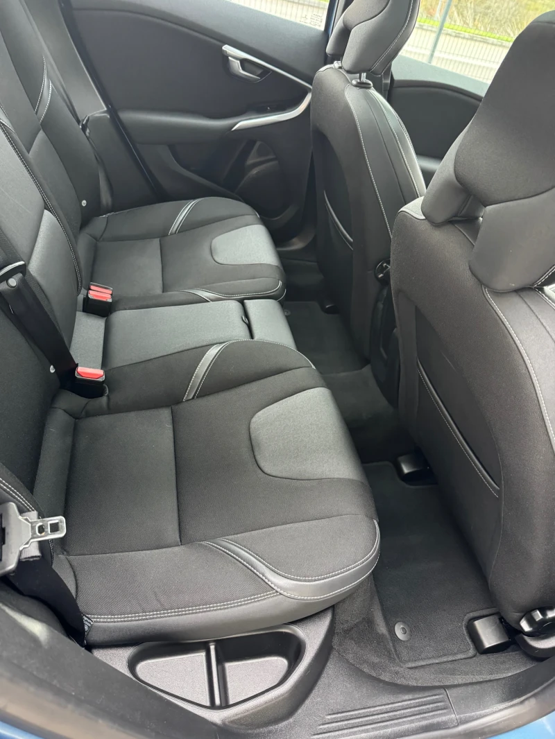 Volvo V40 2.0 D2 Summum, снимка 11 - Автомобили и джипове - 52365270
