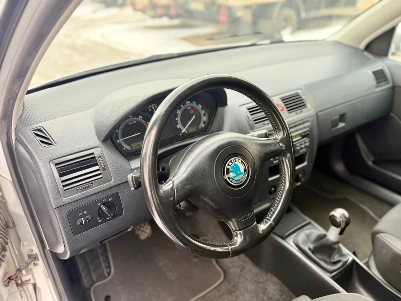 Skoda Fabia 1.4i 16V, снимка 9 - Автомобили и джипове - 53131923