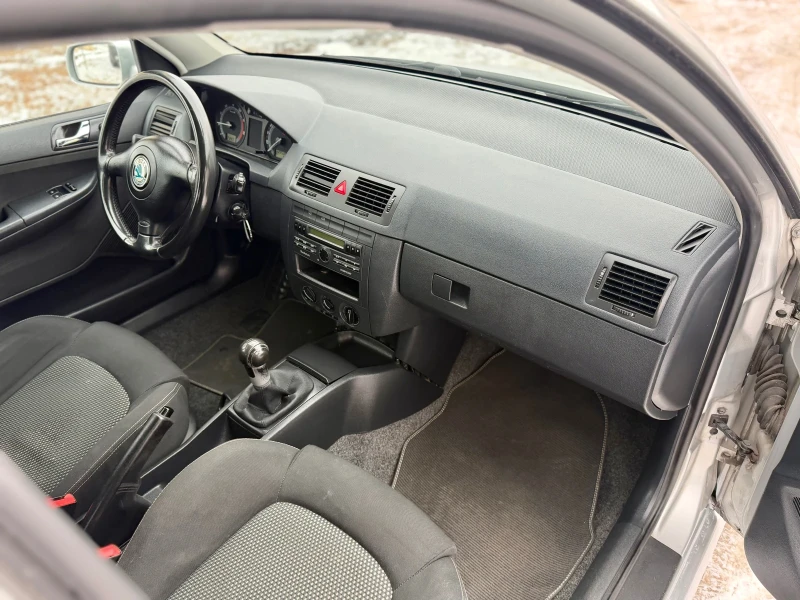 Skoda Fabia 1.4i 16V, снимка 8 - Автомобили и джипове - 53131923