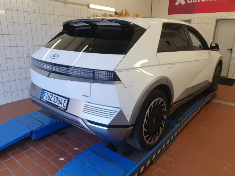 Hyundai Ioniq 5 * UNIQ* 72.6KW* 306H.P.* AWD* ПАНОРАМА* ГАРАНЦИЯ, снимка 2 - Автомобили и джипове - 53246085