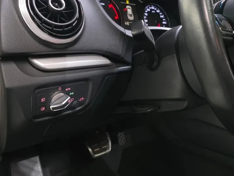 Audi A3 1.6 TDI, снимка 17 - Автомобили и джипове - 54125545