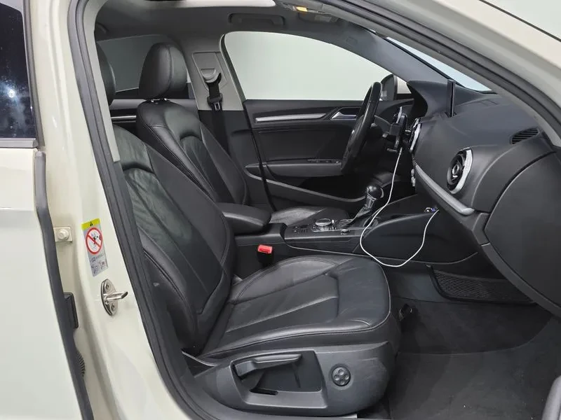 Audi A3 1.6 TDI, снимка 11 - Автомобили и джипове - 54125545