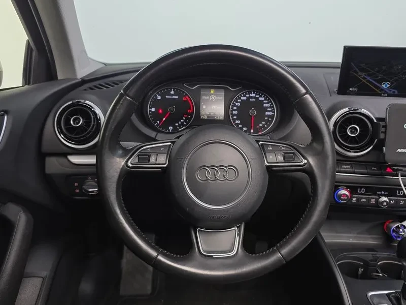 Audi A3 1.6 TDI, снимка 13 - Автомобили и джипове - 54125545
