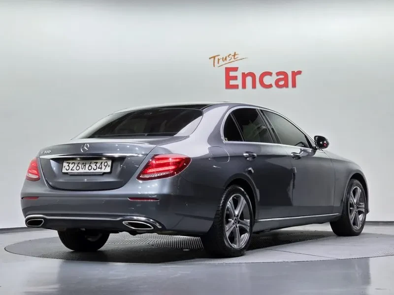 Mercedes-Benz E 300 САМО 30% АВАНС, снимка 2 - Автомобили и джипове - 56266608