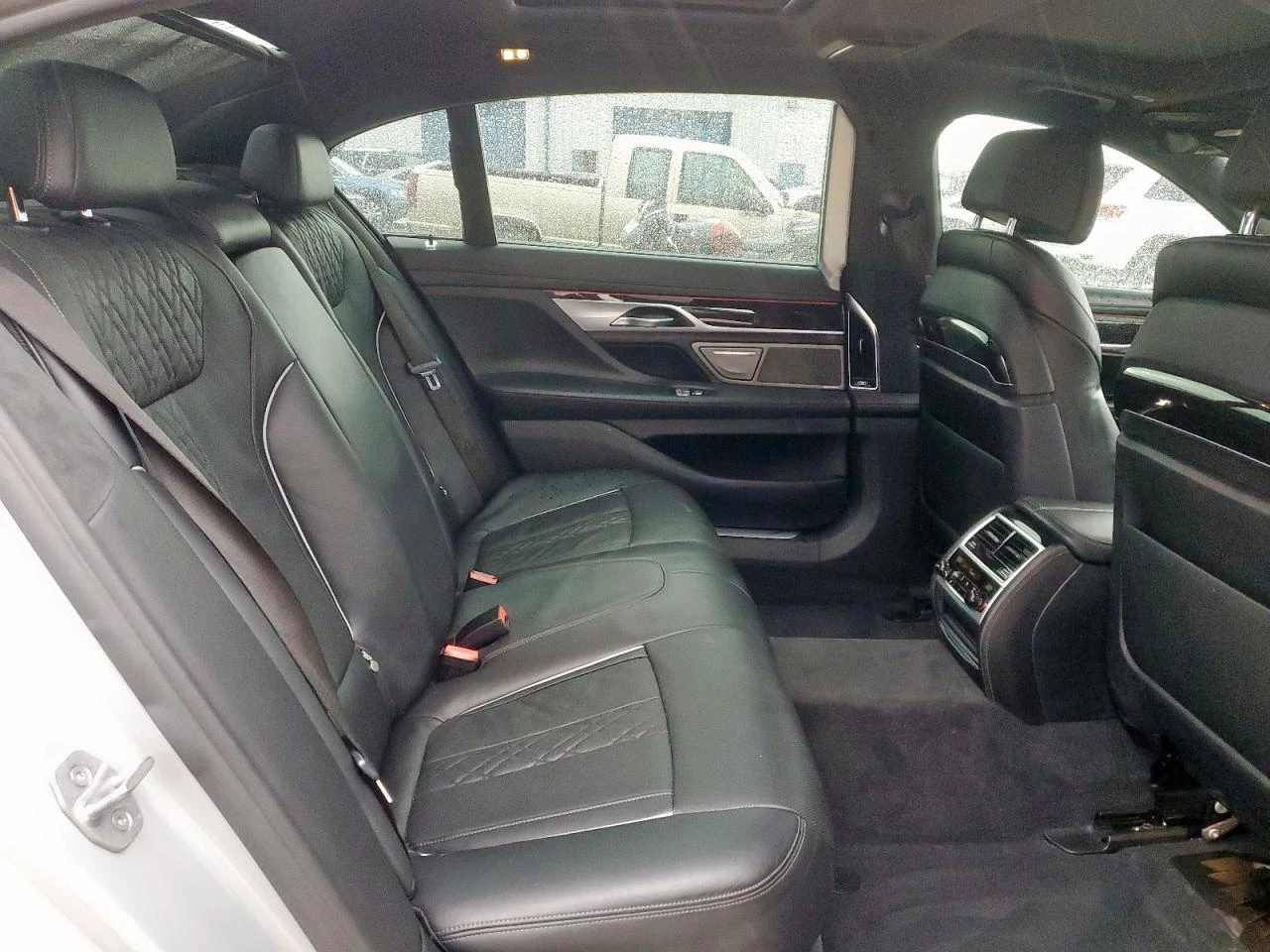 BMW 750 I* M PACK* Soft close* 360* Масаж* Аmbient - изображение 10