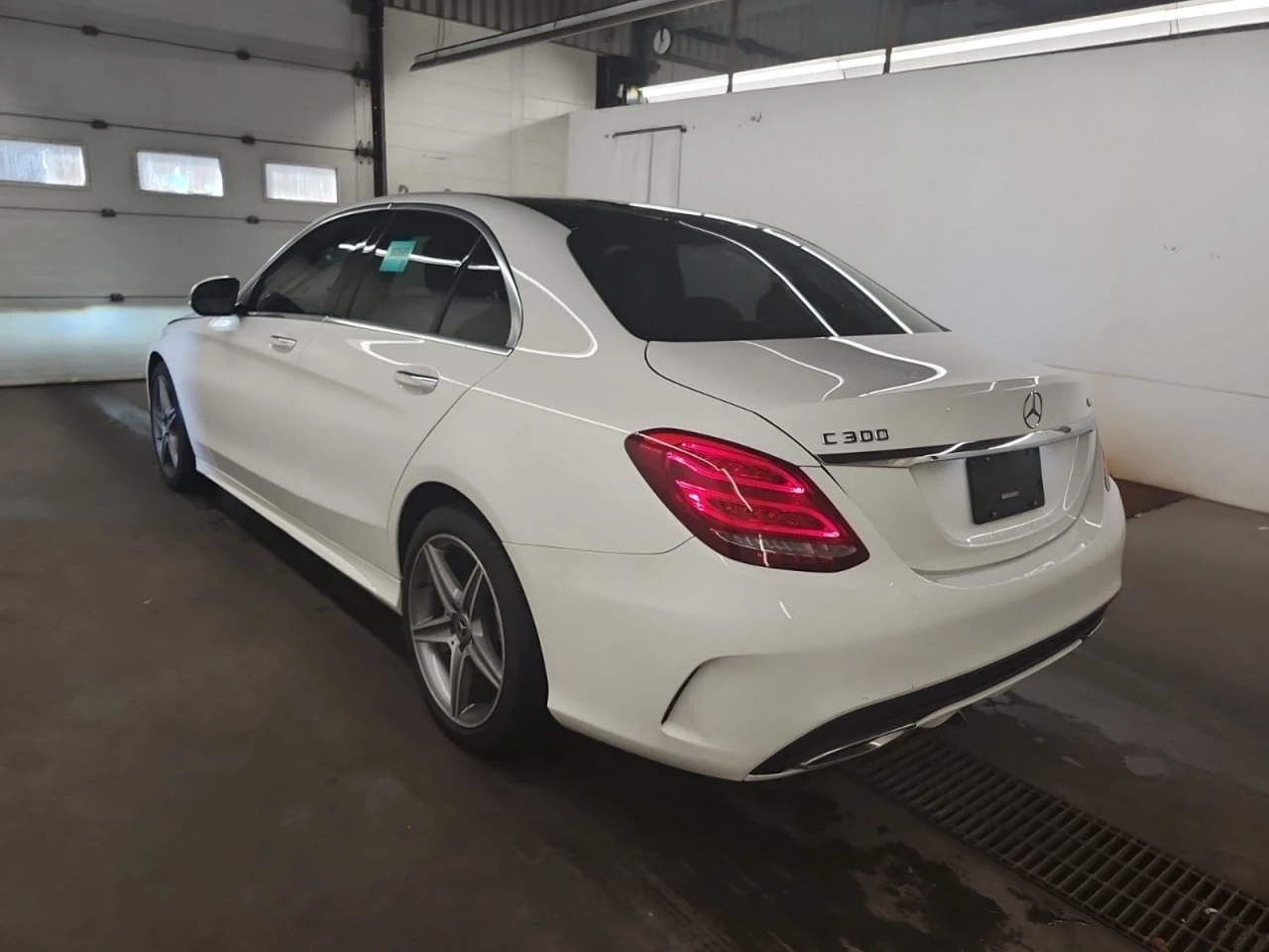 Mercedes-Benz C 300 * CARFAX * АВТО КРЕДИТ * ЦЕНА ДО БГ! - изображение 4
