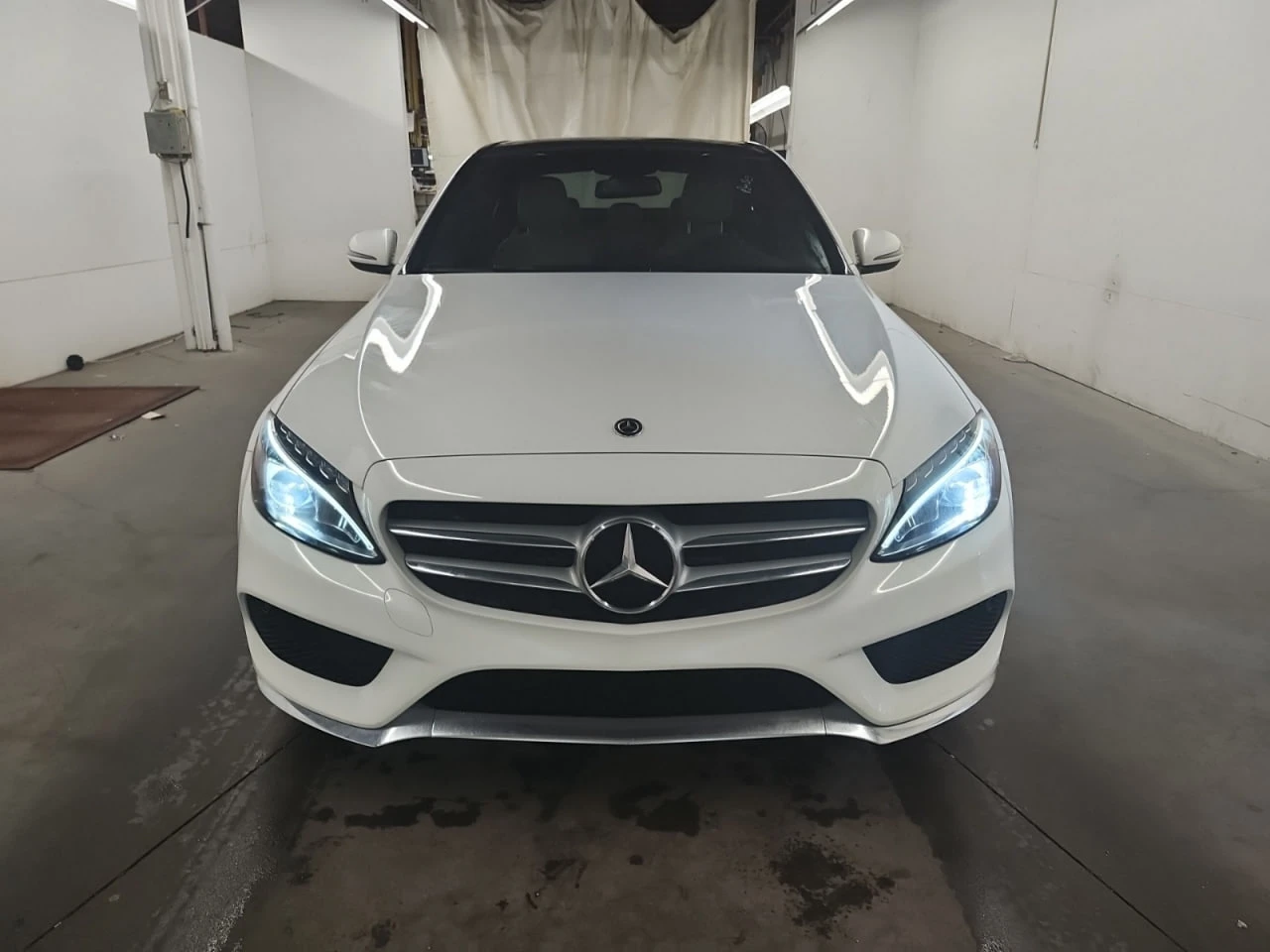 Mercedes-Benz C 300 * CARFAX * АВТО КРЕДИТ * ЦЕНА ДО БГ! - изображение 2