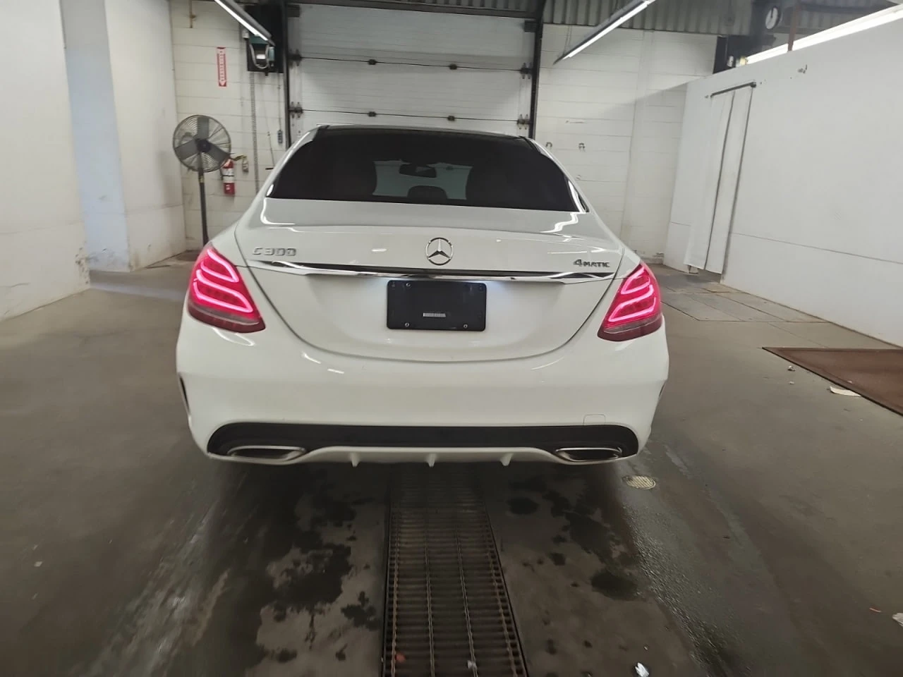 Mercedes-Benz C 300 * CARFAX * АВТО КРЕДИТ * ЦЕНА ДО БГ! - изображение 5